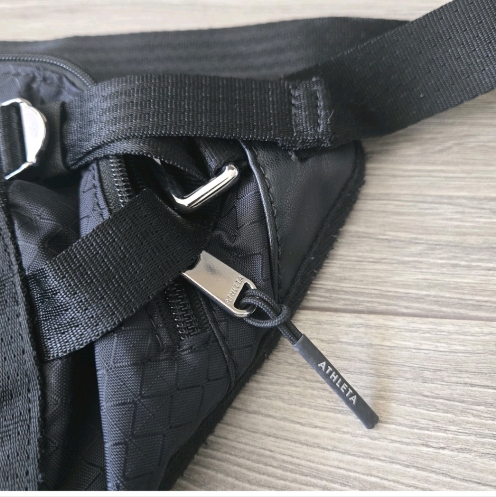 Athleta Excursion Crossbody Waist Ripstop Belt Bag Black Nylon Lightweight Large - Picture 5 of 11